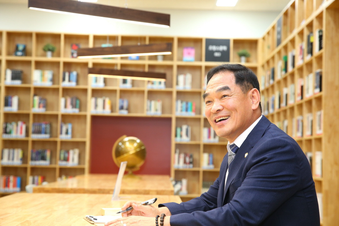 도봉구의회, 박진식 의장 행복나래울 도서관을 방문 - 2