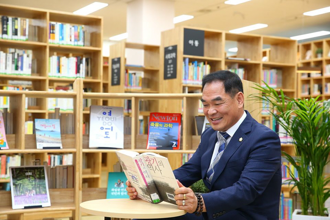 도봉구의회, 박진식 의장 행복나래울 도서관을 방문 - 1