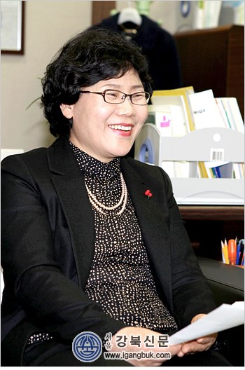 “여성 공무원의 좋은 롤모델 되겠다”(강북신문 2012. 1. 23자) - 1
