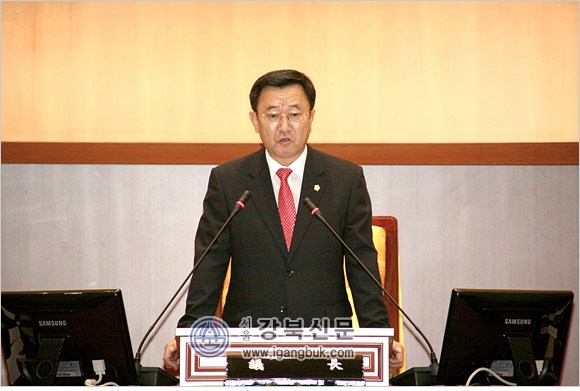제6대 후반기 도봉구의회 첫 임시회 개회(강북신문 2012. 8. 27자, 서울포스트) - 1