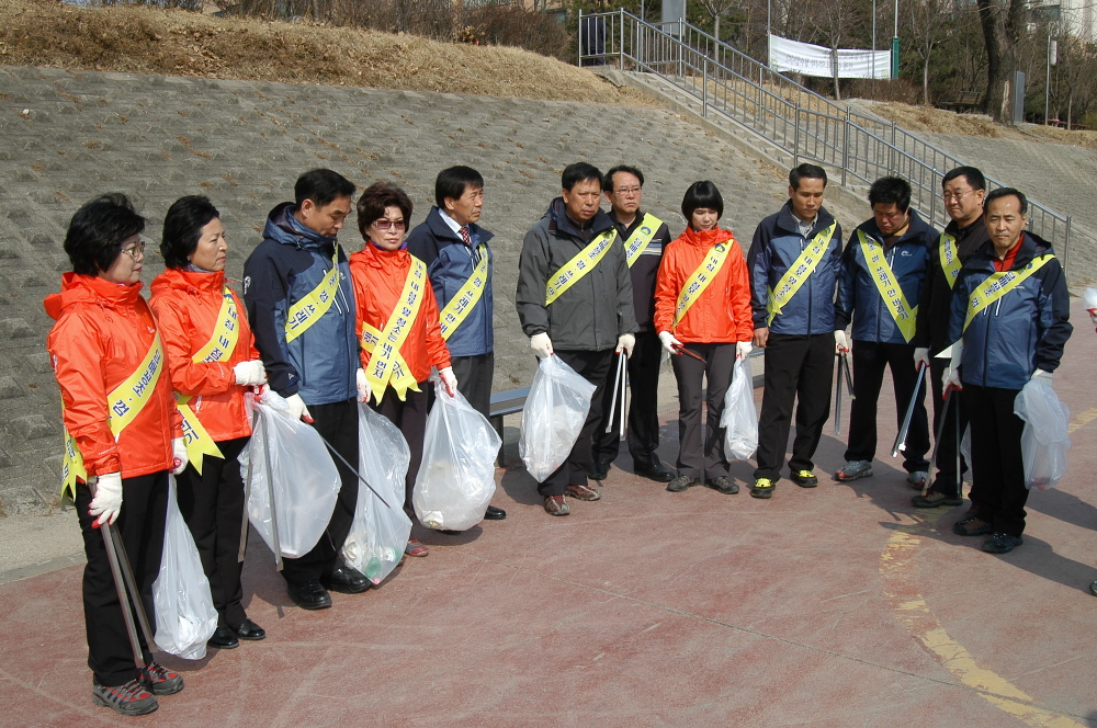 도봉구의회 봄맞이 중랑천변 대청소(이태용의원) - 1