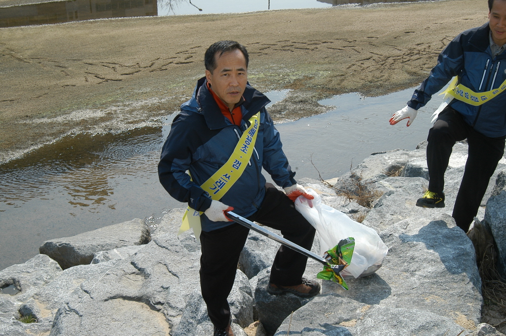 도봉구의회 봄맞이 중랑천변 대청소(이태용의원) - 2