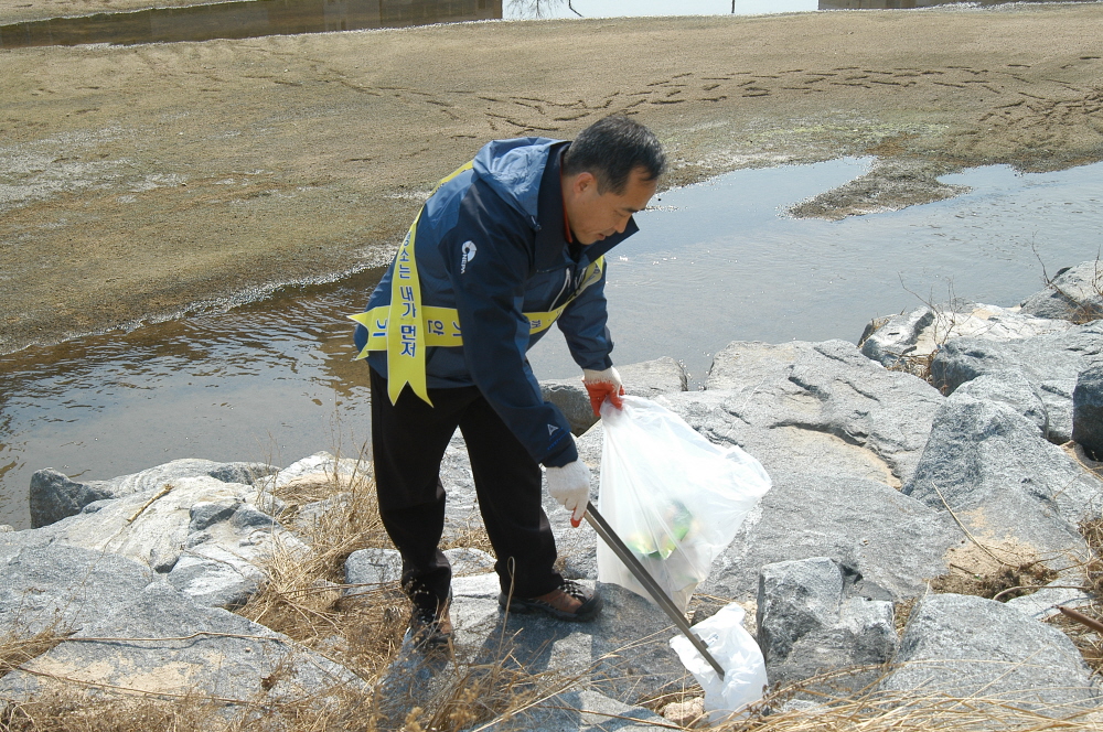 도봉구의회 봄맞이 중랑천변 대청소(이태용의원) - 3