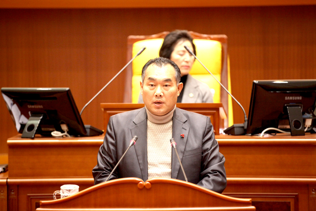 전수조사 통해 기준에 맞는 과속방지턱 보수 및 설치해야(동북일보