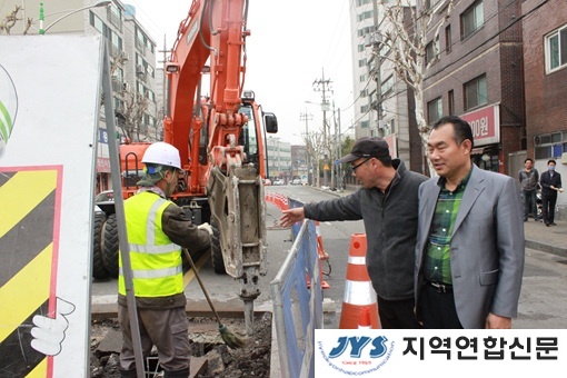 방학동 거성학마을 아파트 앞 씽크홀 공사현장 방문(지역연합신문